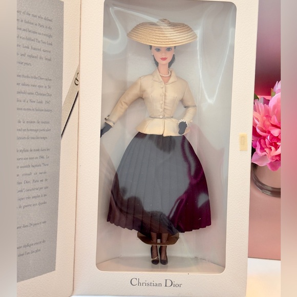 SOLD ❌ Christian Dior Barbie Collectible - Picture 3 of 10
